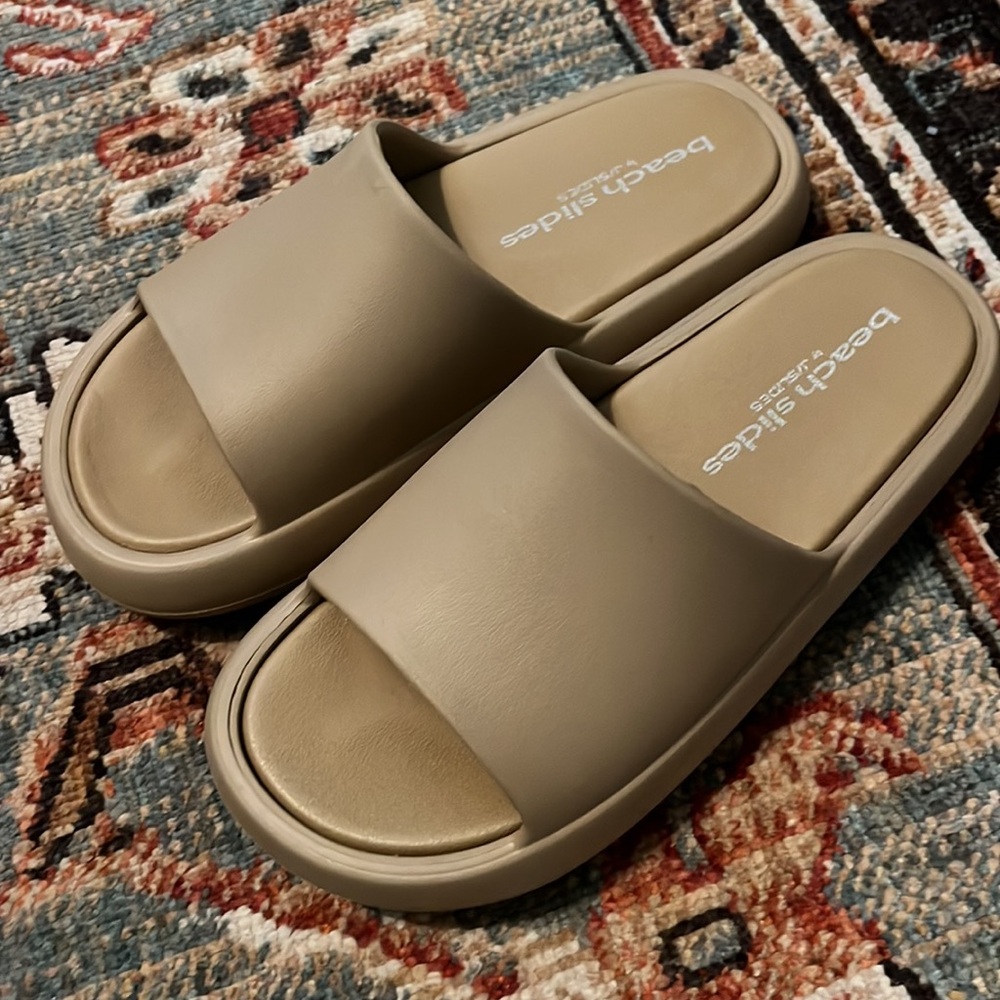J/slides Beach slides NWT